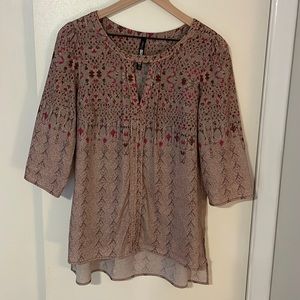 Flowy print 3/4 sleeve top, high-low hem. Size medium.